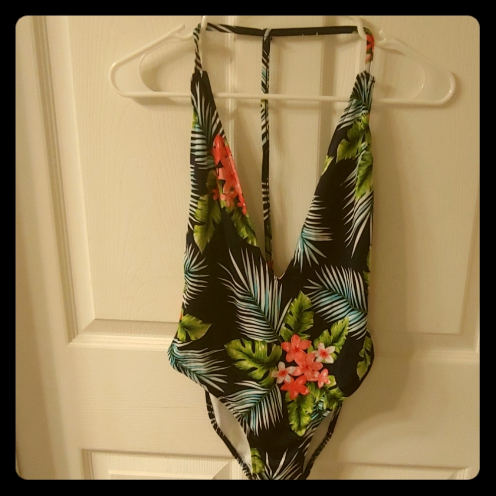 Fashion nova one piece swim suit